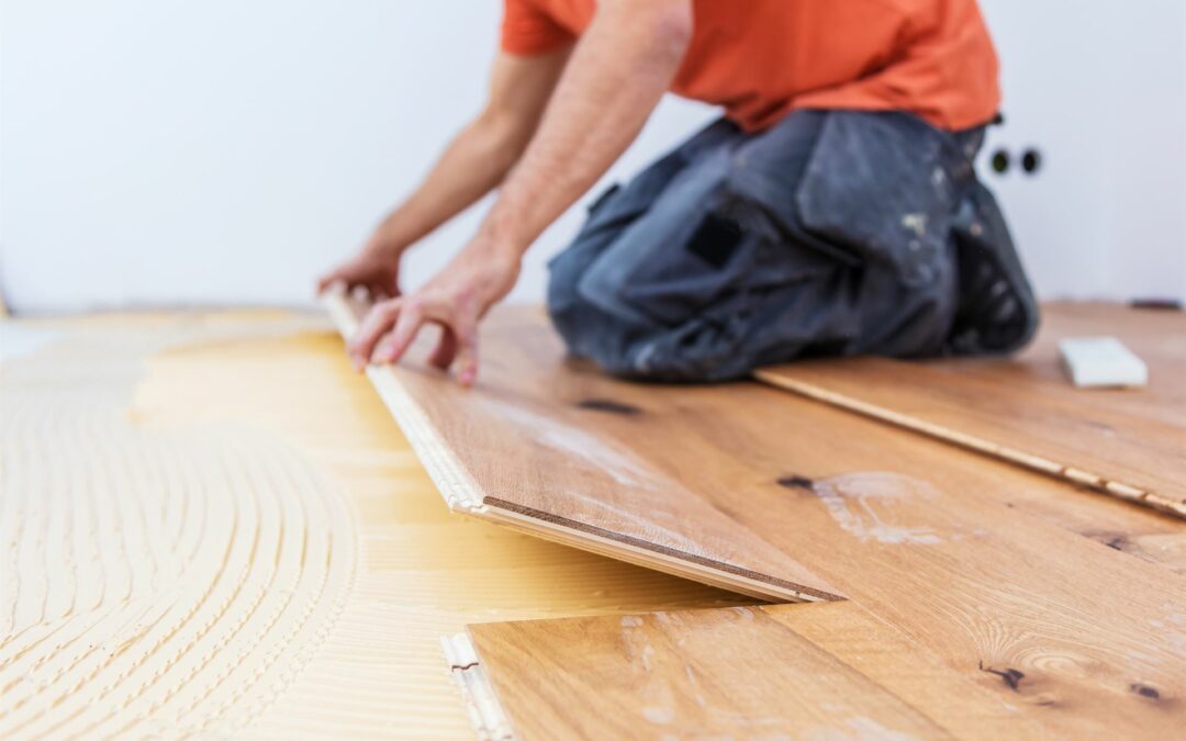 Les avantages du parquet massif dans le Doubs pour les propriétaires